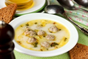 Сырный суп с фрикадельками и тимьяном
