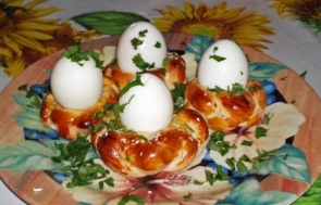 Пасхальные булочки-подставки для яиц