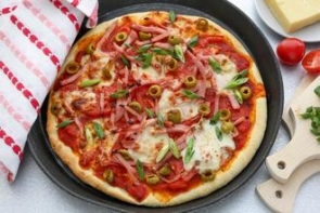  Пицца с ветчиной и оливками